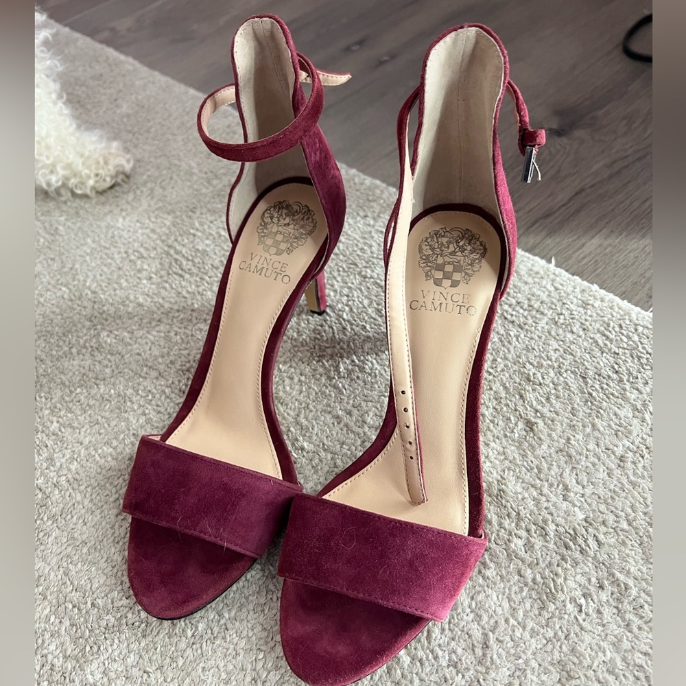 NEW Vince Camuto velvet heels